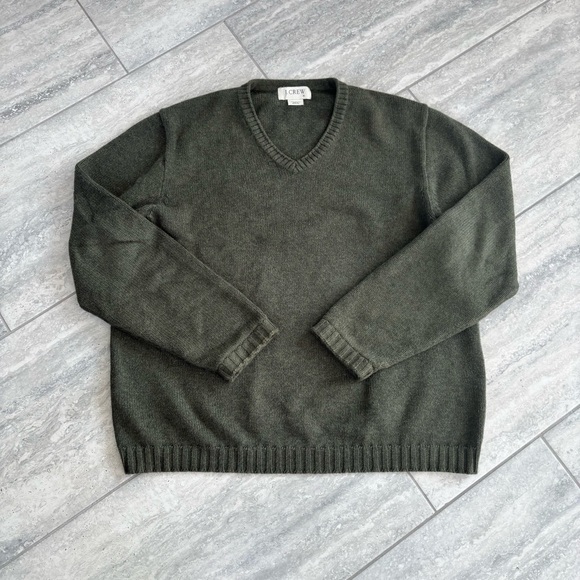 J. Crew Dark Green V-Neck Men's Sweater Cotton
Pit to pit 25”, length 26” - Picture 5 of 5